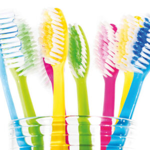 Postkarte Bunte Zahnbürsten, 150 Stück